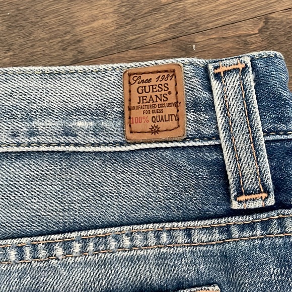 Guess mini jean skirt - Picture 3 of 4